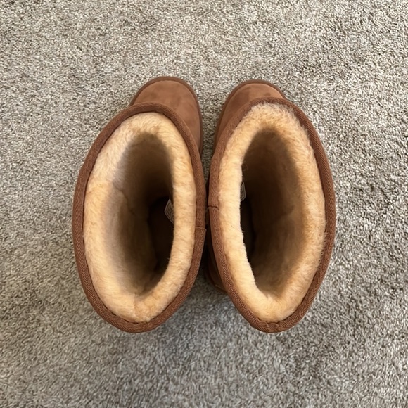 UGG boots in new condition - Picture 3 of 6